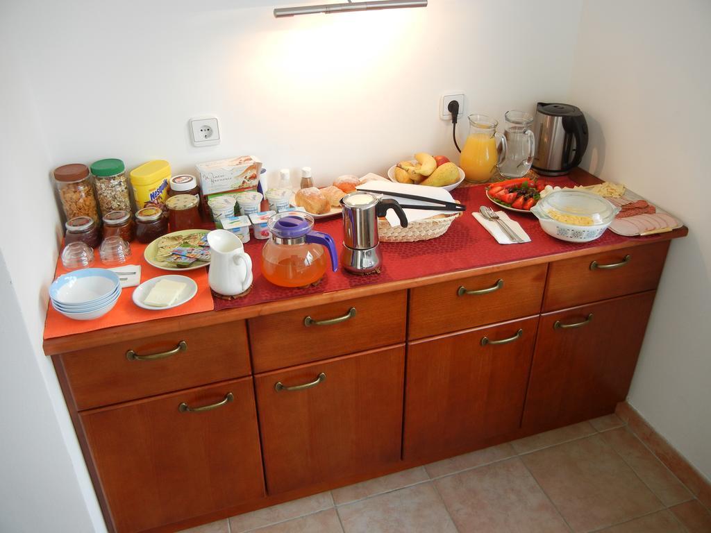 Rooms & Apartment Mira G. Postojna Ngoại thất bức ảnh