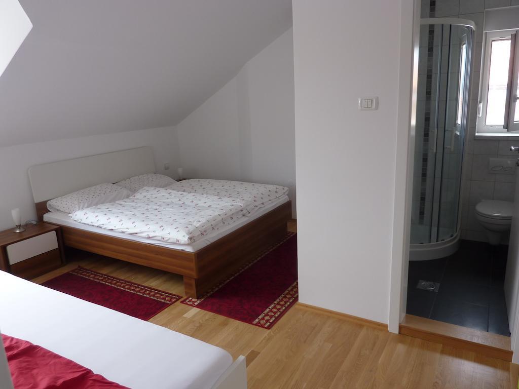 Rooms & Apartment Mira G. Postojna Phòng bức ảnh