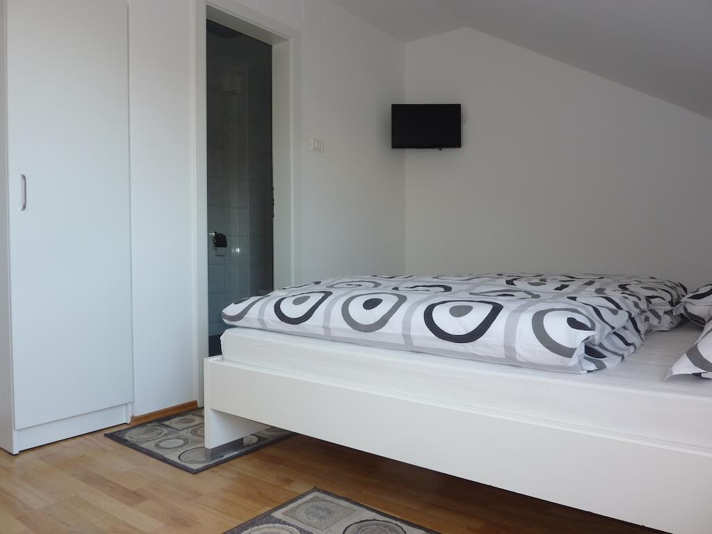 Rooms & Apartment Mira G. Postojna Phòng bức ảnh