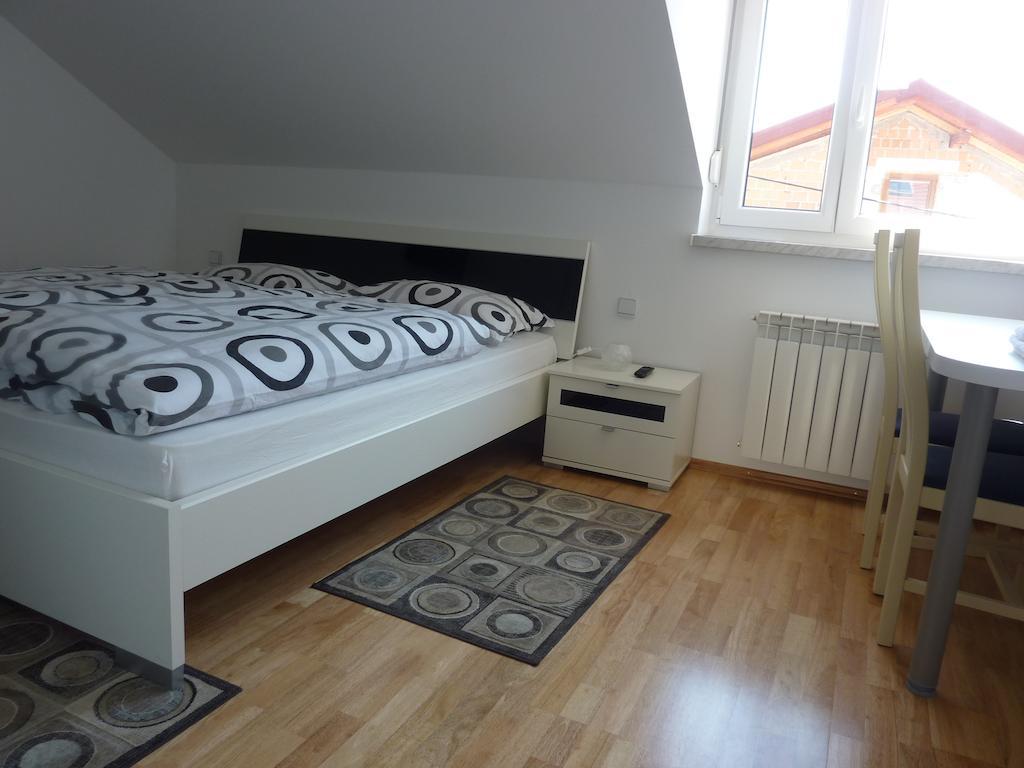 Rooms & Apartment Mira G. Postojna Phòng bức ảnh