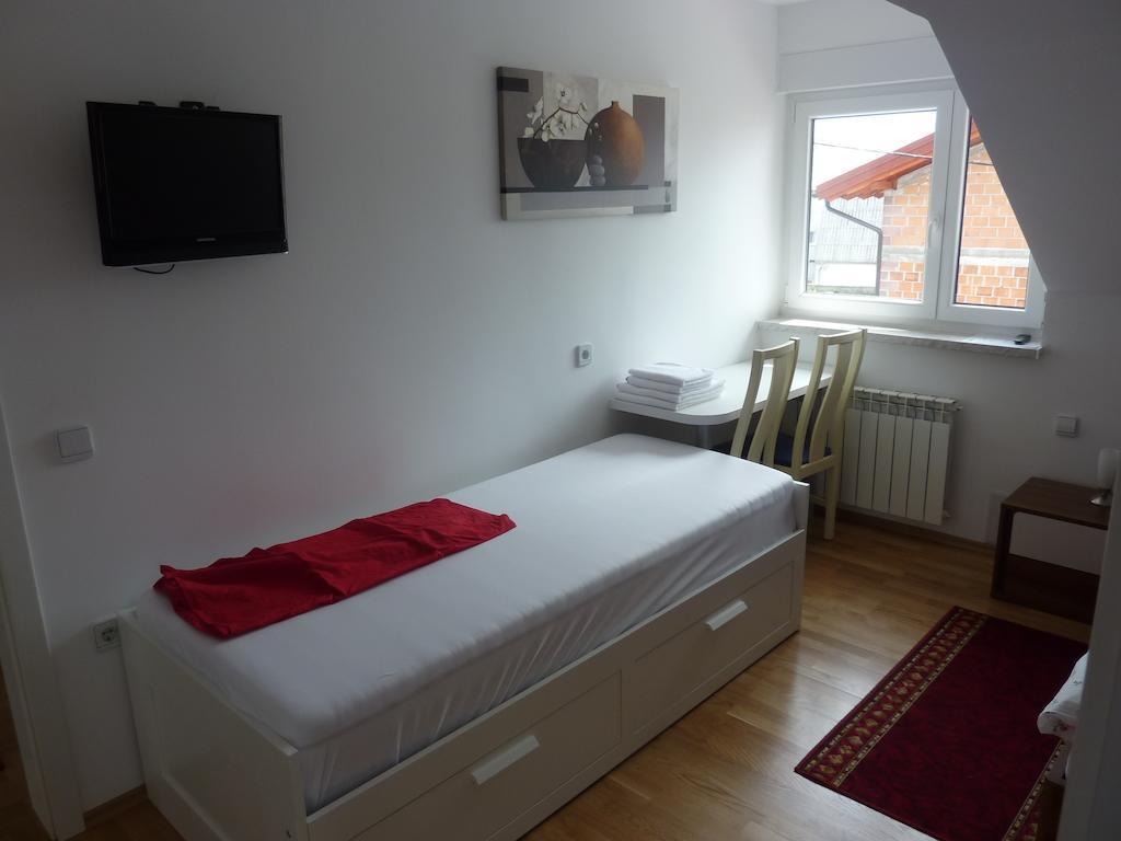 Rooms & Apartment Mira G. Postojna Ngoại thất bức ảnh
