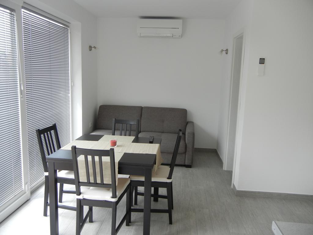 Rooms & Apartment Mira G. Postojna Ngoại thất bức ảnh