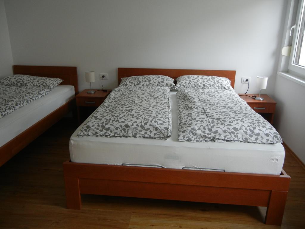 Rooms & Apartment Mira G. Postojna Ngoại thất bức ảnh